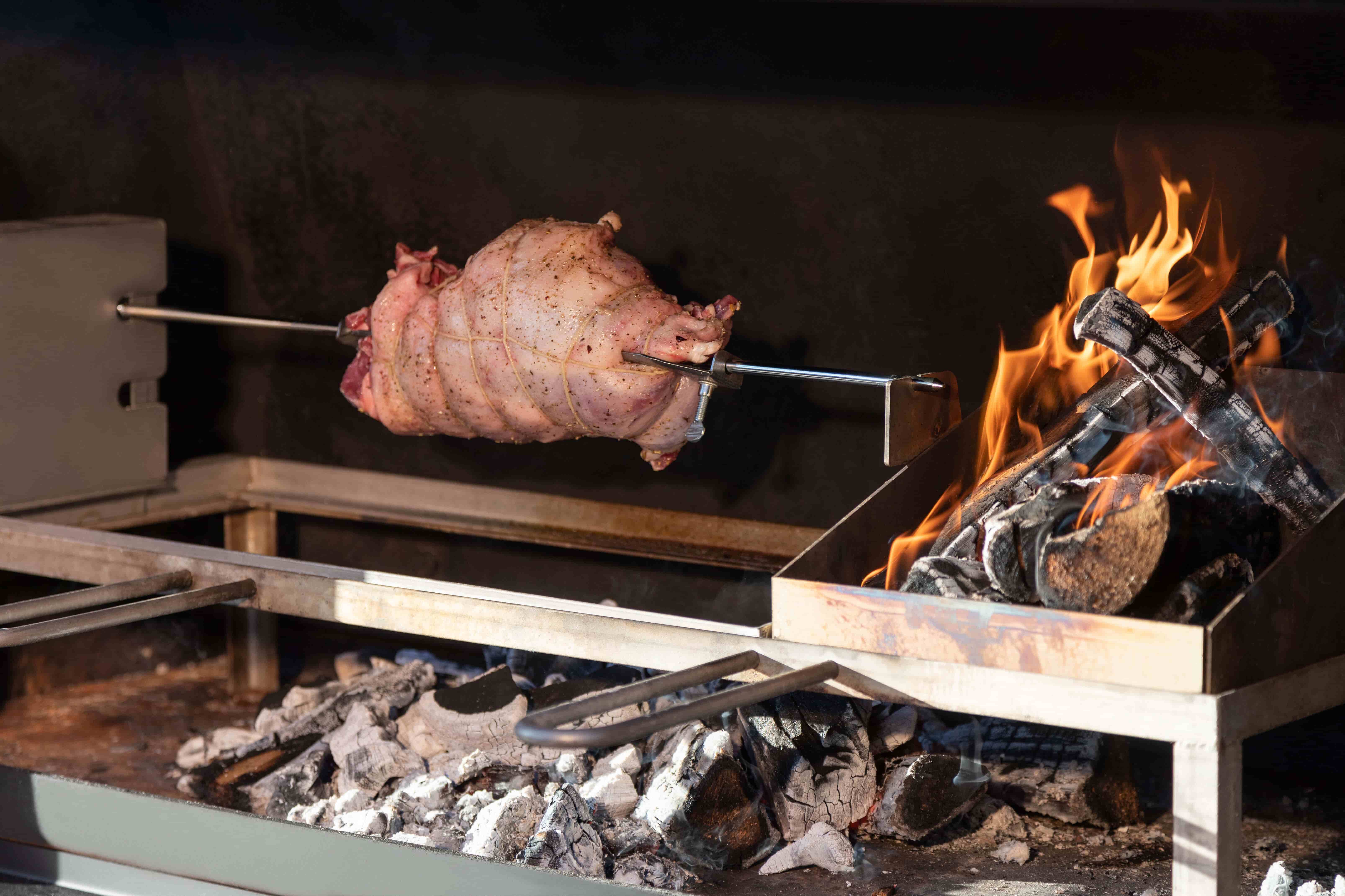 outdoor-fireplace-cooking-experience